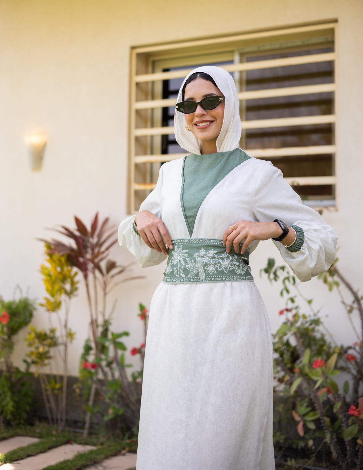 Line dress with bird belt